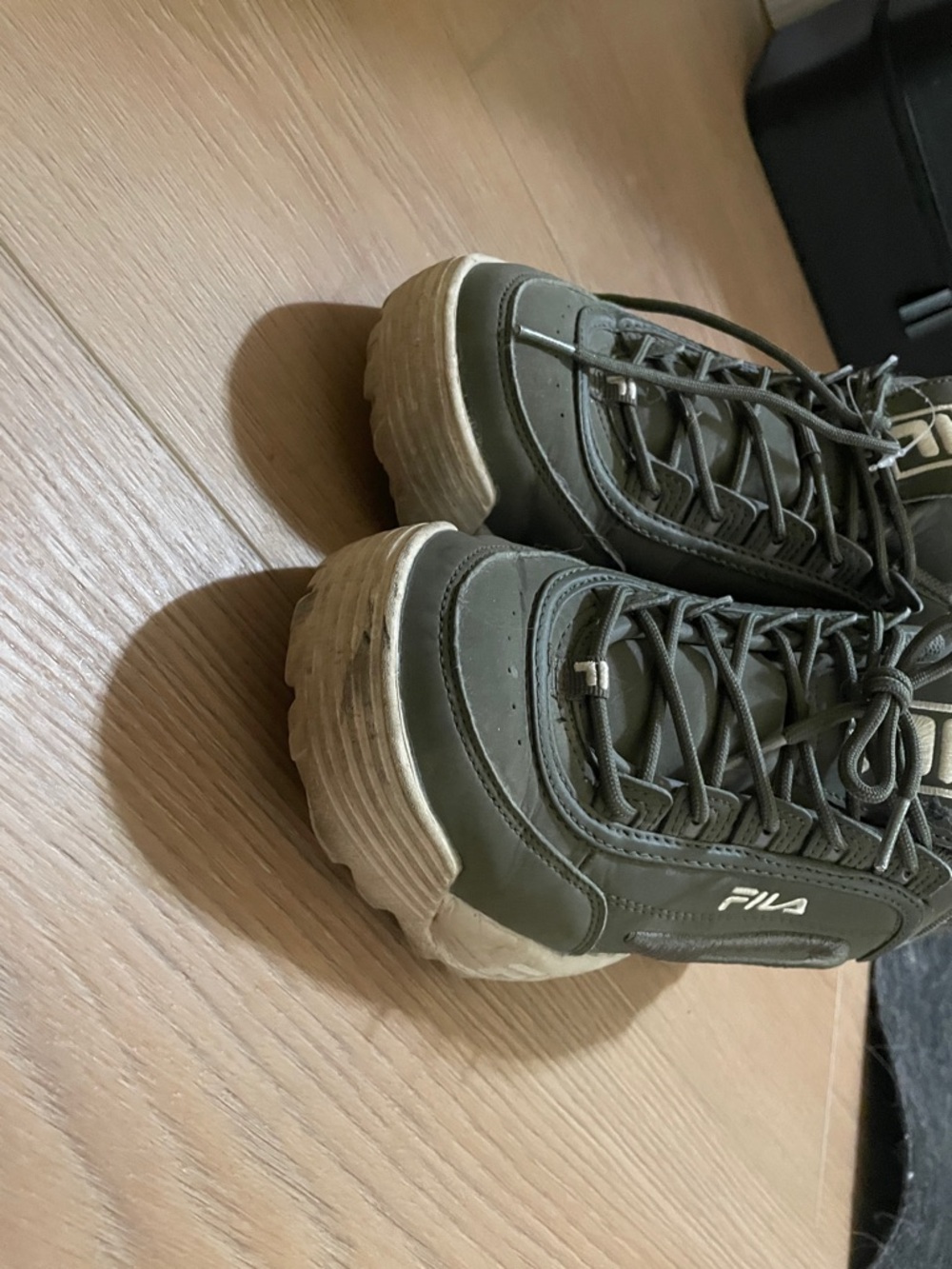 Fila Disruptor II Low Top Sneakers in Olive Size 9 - Picture 3 of 4